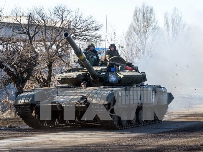 Xe tăng quân đội Ukraine tại thị trấn Debaltsevo, khu vực Donetsk ngày 13/2. (Nguồn: AFP/TTXVN)