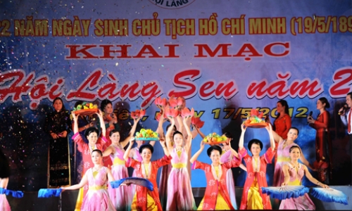 Khai mạc Lễ hội Làng Sen 2015