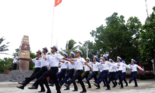 Đoàn công tác số 12 thăm và tặng quà quân dân đảo Sơn Ca, Nam Yết