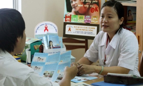 Xét nghiệm và điều trị sớm để tránh lây truyền HIV từ mẹ sang con