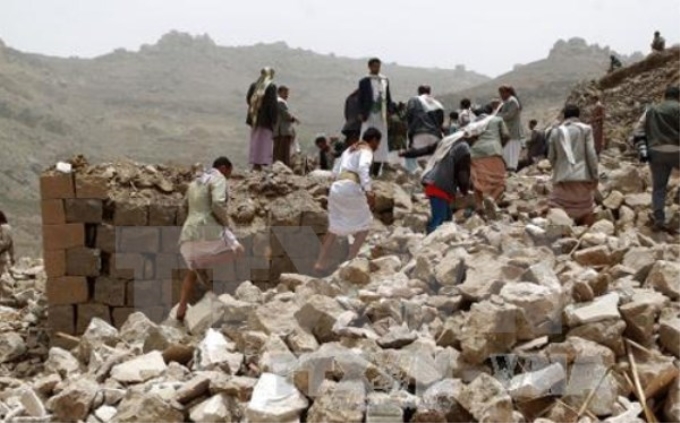 Cảnh đổ nát do xung đột tại Bani Matar, cách thủ đô Sanaa khoảng 70km. (Ảnh: AFP/ TTXVN)