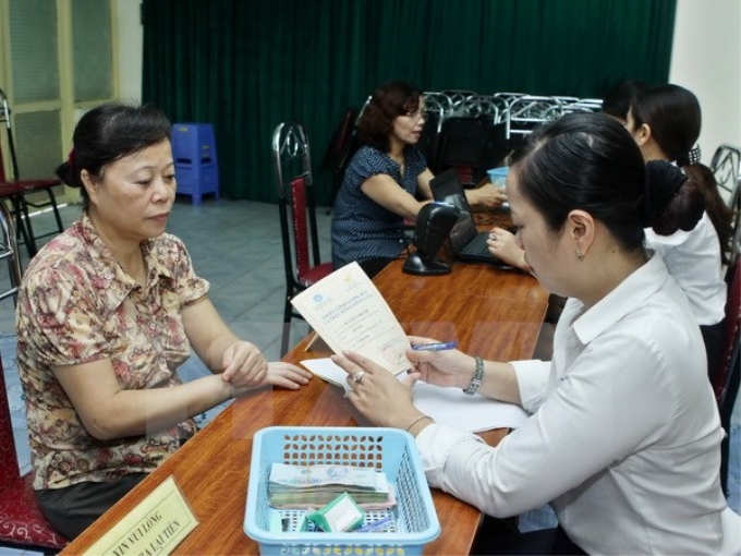 Điểm chi trả lương hưu, trợ cấp bảo hiểm xã hội ở phường Trần Hưng Đạo, thành phố Hạ Long. (Ảnh: Minh Quyết/TTXVN)