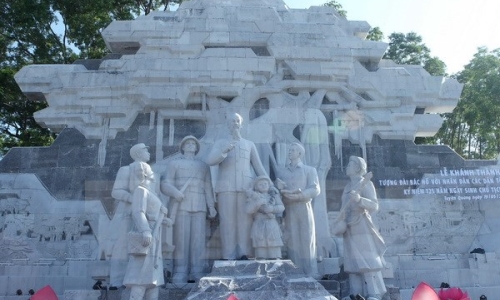 Khánh thành tượng đài Bác Hồ với nhân dân các dân tộc tỉnh Tuyên Quang