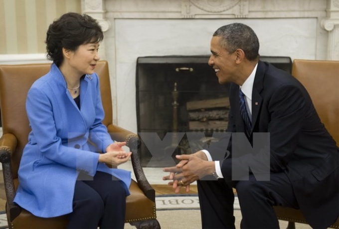 Tổng thống Park Geun-hye (trái) trong cuộc gặp với Tổng thống Mỹ Barack Obama tại Washington, DC, Mỹ ngày 7/5/2013. (Nguồn: AFP/TTXVN)