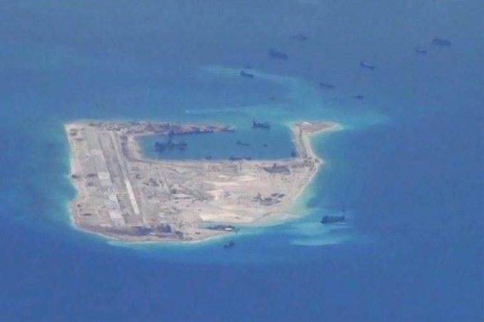 Hình ảnh máy bay do thám Mỹ chụp được hôm 21/5 cho thấy Trung Quốc vẫn đang tăng cường bồi đắp trái phép ở Biển Đông. (Nguồn: WSJ)