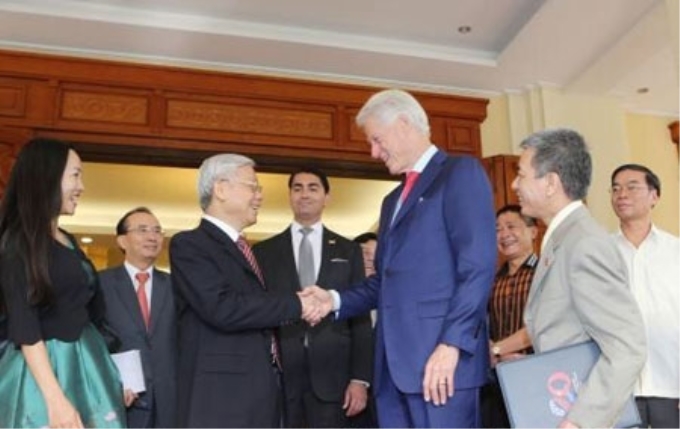 Tổng Bí thư Nguyễn Phú Trọng tiếp cựu Tổng thống Mỹ Bill Clinton ngày 2/7. (Ảnh: TTXVN)