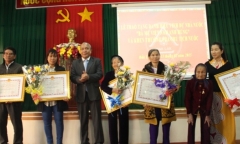 Trao tặng và truy tặng danh hiệu Bà mẹ Việt Nam Anh hùng