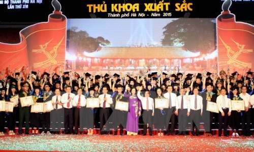 Hà Nội tuyên dương 98 thủ khoa xuất sắc tốt nghiệp Đại học 2015