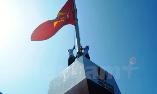 Khánh thành cột cờ chủ quyền Tổ quốc tại đảo tiền tiêu Đông Bắc