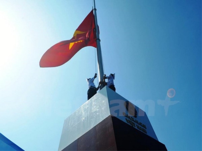 Khánh thành cột cờ Tổ quốc tại đảo Trần, Quảng Ninh. (Ảnh: Vietnam+)
