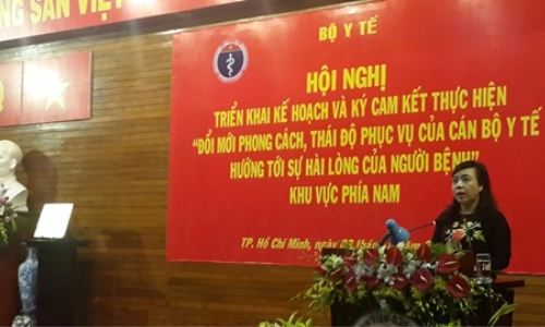 Cán bộ y tế: cam kết đổi mới phong cách, thái độ phục vụ