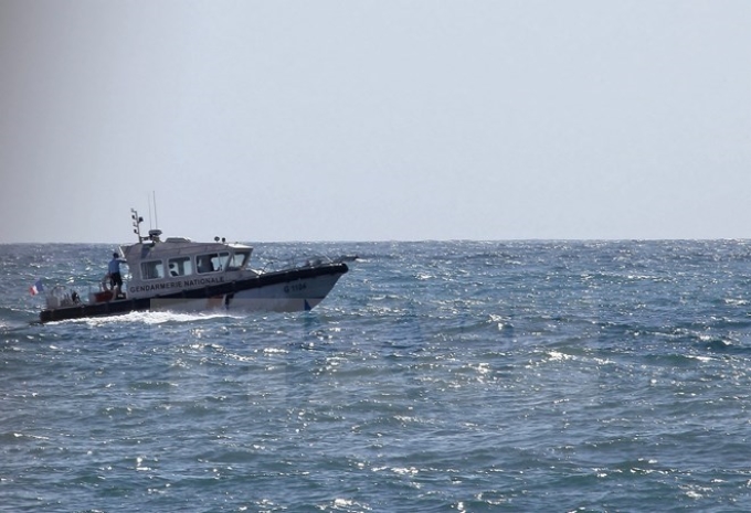 Tàu tuần tra của cảnh sát Pháp tìm kiếm ngoài khơi đảo Saint-Andre thuộc La Reunion ngày 7/8. (Nguồn: AFP/TTXVN)