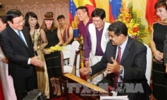 Tổng thống Venezuela và phu nhân bắt đầu thăm chính thức Việt Nam
