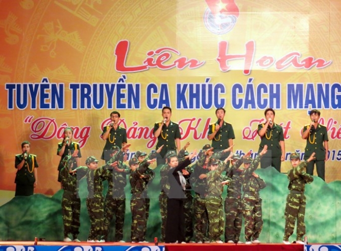 Tiết mục văn nghệ đến từ Đội Tỉnh Đoàn Thừa Thiên-Huế tại Liên hoan. (Ảnh: Dung Dung/TTXVN)