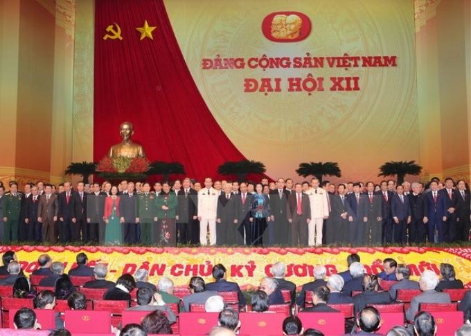 Tổng Bí thư Nguyễn Phú Trọng cùng Ban Chấp hành Trung ương khóa XII ra mắt Đại hội. (Ảnh: TTXVN)