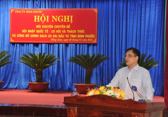 PGS.TS Nguyễn Đình Thiên báo cáo chuyên đề tại hội nghị