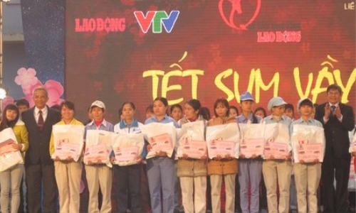 "Tết sum vầy năm 2016" - ấm áp nghĩa tình người lao động Thủ đô