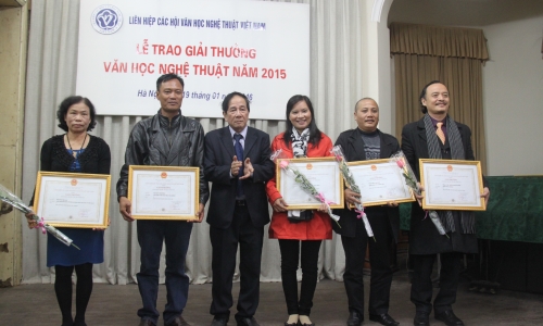 Trao giải thưởng Văn học Nghệ thuật 2015