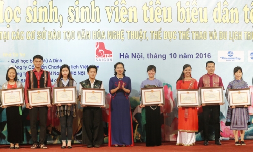 Tôn vinh 154 lưu học sinh, sinh viên, vận động viên, giáo viên tiêu biểu người dân tộc thiểu số