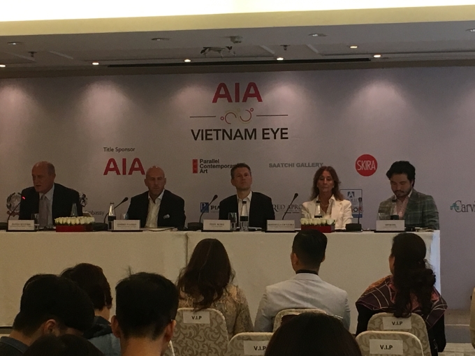 Họp báo ra mắt sách và triển lãm AIA Vietnam Eye. (Ảnh DP)