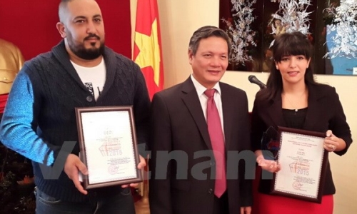 Trao giải thưởng thông tin đối ngoại cho hai nhà báo Algeria