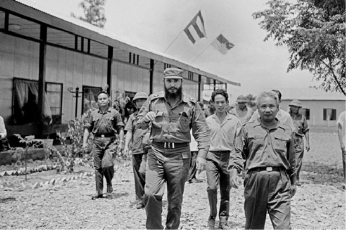 Chủ tịch Fidel Castro thăm UBND cách mạng tỉnh Quảng Trị năm 1973. (Ảnh: TTXVN)