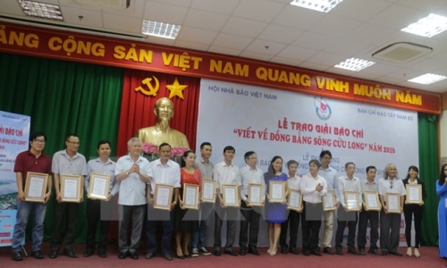 Trao giải báo chí viết về Đồng bằng sông Cửu Long năm 2016