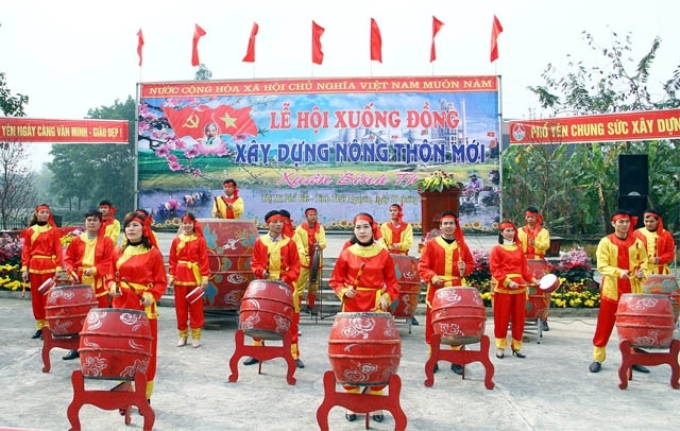 Màn trống khai hội xuống đồng năm 2016 tại xã Trung Thành, thị xã Phổ Yên, Thái Nguyên.