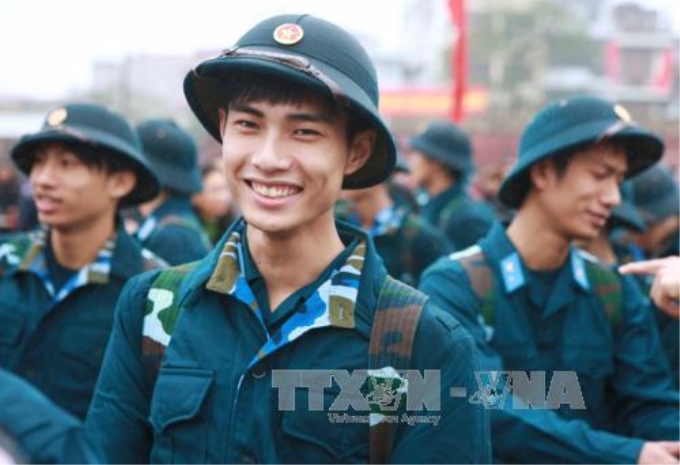 Thanh niên quận Ngô Quyền, TP. Hải Phòng trong ngày hội giao, nhận quân năm 2016. Ảnh: Lâm Khánh - TTXVN