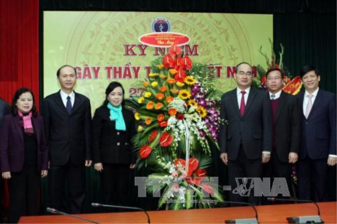 Đồng chí Nguyễn Thiện Nhân, Ủy viên Bộ Chính trị, Chủ tịch Ủy ban Trung ương Mặt trận Tổ quốc Việt Nam đến chúc mừng Bộ Y tế nhân dịp kỷ niệm Ngày Thầy thuốc Việt Nam (27/2)