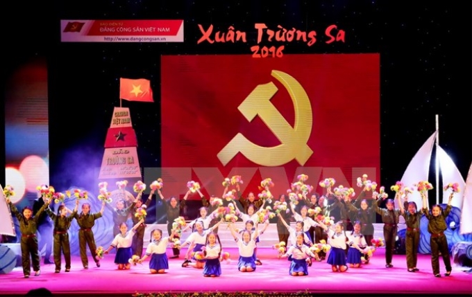 Tiết mục múa hát của các em thiếu nhi trong chương trình nghệ thuật “Xuân Trường Sa 2016.” (Ảnh: Phương Hoa/TTXVN)