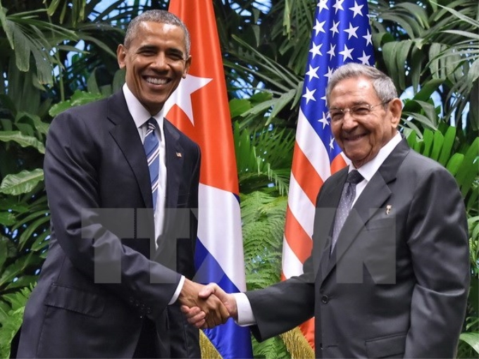 Chủ tịch Cuba Raul Castro hội đàm với Tổng thống Hoa Kỳ Barack Obama. (Nguồn: AFP/TTXVN)