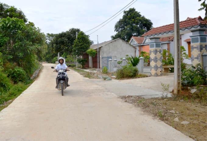 Đường bê tông ở thôn Tiền Phong, xã Phú Lâm (Yên Sơn) rộng 5m, tạo thuận lợi cho bà con phát triển kinh tế.