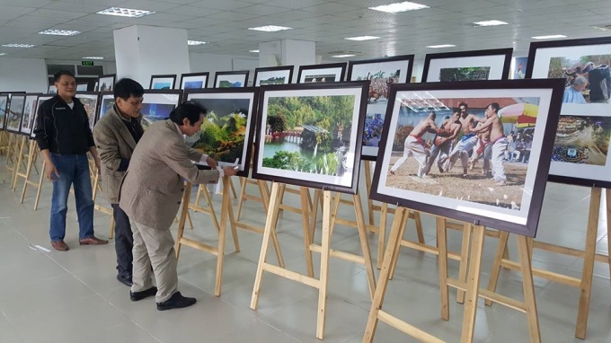 Chuẩn bị cho Liên hoan & Triển lãm ảnh "Mùa xuân đất nước"