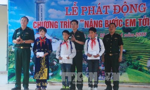 Phát động chương trình “Nâng bước em tới trường” nơi địa đầu cực Bắc Tổ quốc