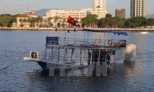 Tàu du lịch chìm trên sông Hàn: Do chở quá số người quy định