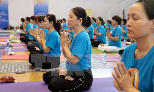 Hơn 800 người đồng diễn nhân kỷ niệm Ngày quốc tế Yoga tại Hà Nội