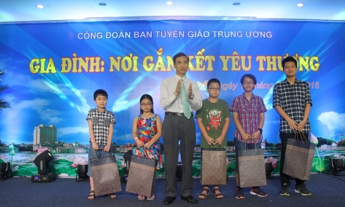 "Gia đình: Nơi gắn kết yêu thương"