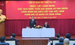 Chủ tịch nước gặp gỡ cộng đồng người Việt Nam tại Lào