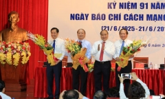 Thủ tướng Chính Nguyễn Xuân Phúc gặp mặt các cơ quan báo chí