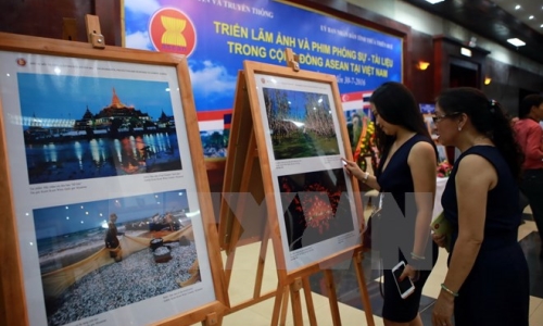 Triển lãm ảnh và phim phóng sự-tài liệu về Cộng đồng ASEAN