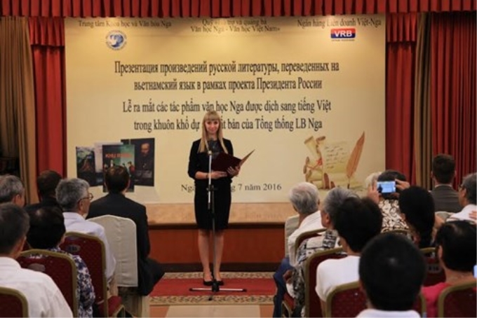 Bà Natalia Shafinskaya, Quyền Giám đốc Trung tâm KHoa học và Văn hóa Nga phát biểu tại lễ ra mắt. (Ảnh:Thu Phương)