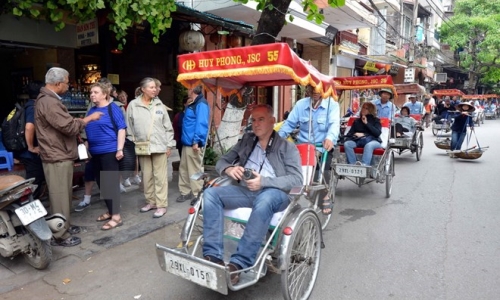 Hà Nội sẽ trục xuất người nước ngoài kinh doanh du lịch "chui"