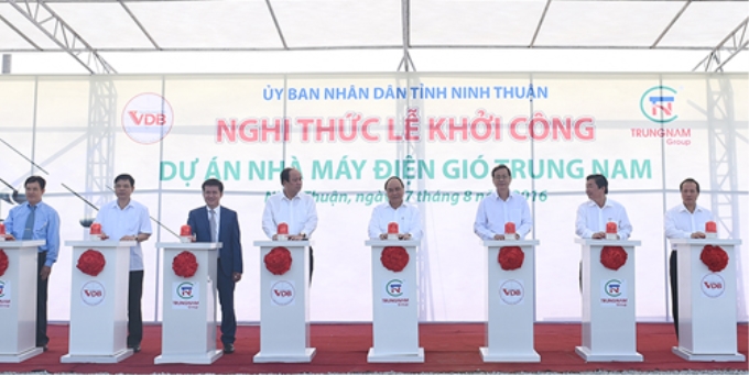 Thủ tướng dự lễ khởi công Nhà máy Điện gió Trung Nam tại Ninh Thuận. Ảnh: VGP/Quang Hiếu