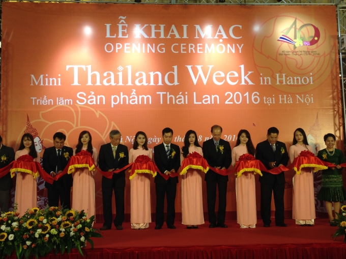 Cắt băng khai mạc tuần lễ triển lãm sản phẩm Thái Lan 2016. (Ảnh DP)