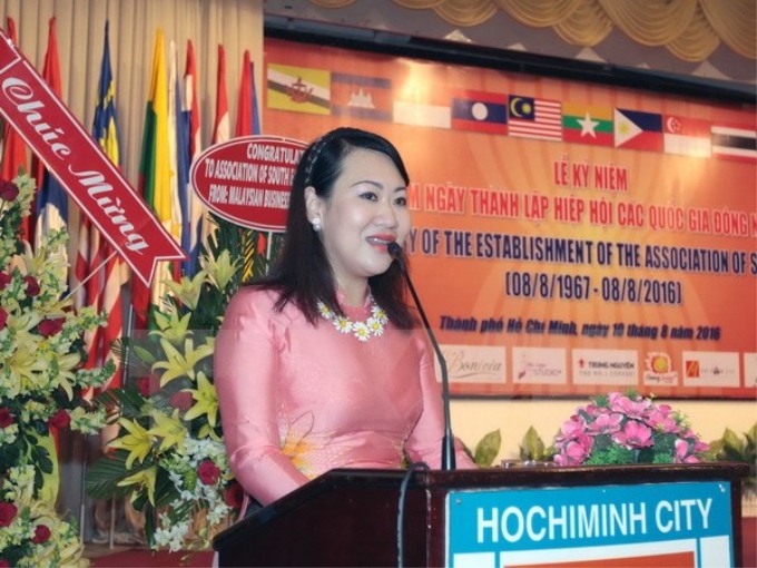 Bà Phan Thị Hồng Xuân, Chủ tịch Hội hữu nghị Việt Nam-Đông Nam Á TP.HCM đọc diễn văn tại lễ kỷ niệm. (Ảnh: Thanh Vũ/TTXVN)