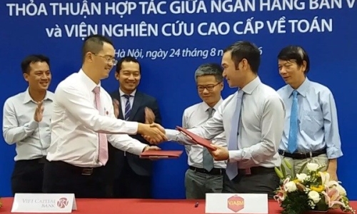 Đầu tư 10.000-15.000 USD mỗi năm để mời các nhà khoa học hàng đầu