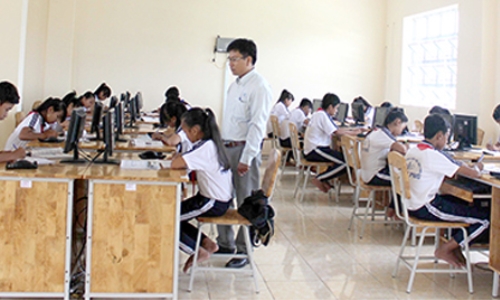 Thêm cơ hội học tập cho học sinh dân tộc thiểu số