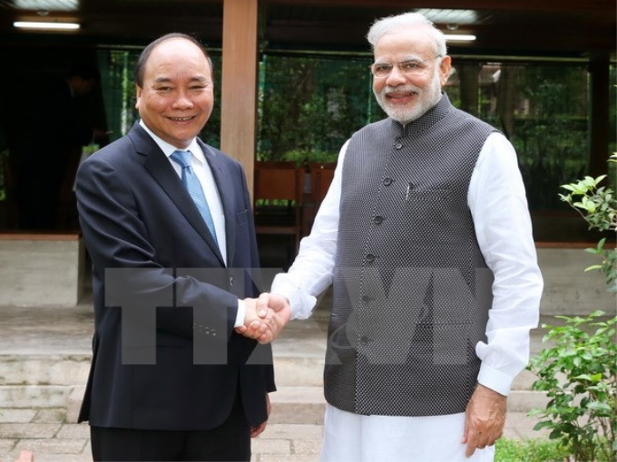 Thủ tướng Nguyễn Xuân Phúc và Thủ tướng Ấn Độ Narendra Modi tại Khu di tích Phủ Chủ tịch. (Ảnh: TTXVN)