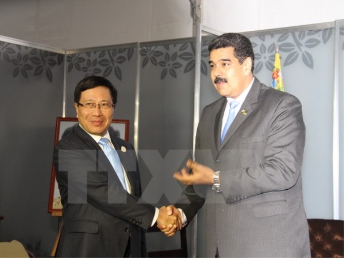 Phó Thủ tướng Phạm Bình Minh gặp Tổng thống Venezuela Nicolas Maduro. (Ảnh: Vũ Lê Hà/TTXVN)